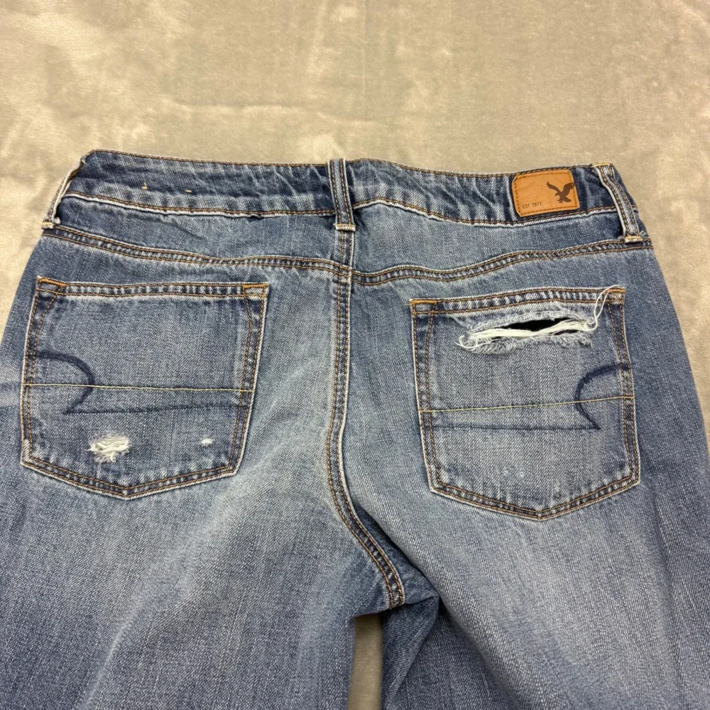 American Eagle Boyfriend‎ Crop Jeans Womens Size 6 Distressed Blue Button Fly